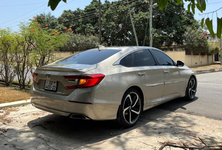 2019 Honda Accord Sports 1.5T 52k miles Keyless entry and start Touchscreen infotainment system Rear View camera Apple CarPlay/Android auto Alloy wheels Fog lamps Price - 220k p3 😁 What’s app no in bio Refer a buyer for commission #YourCarGuy 🚘🕺🏽