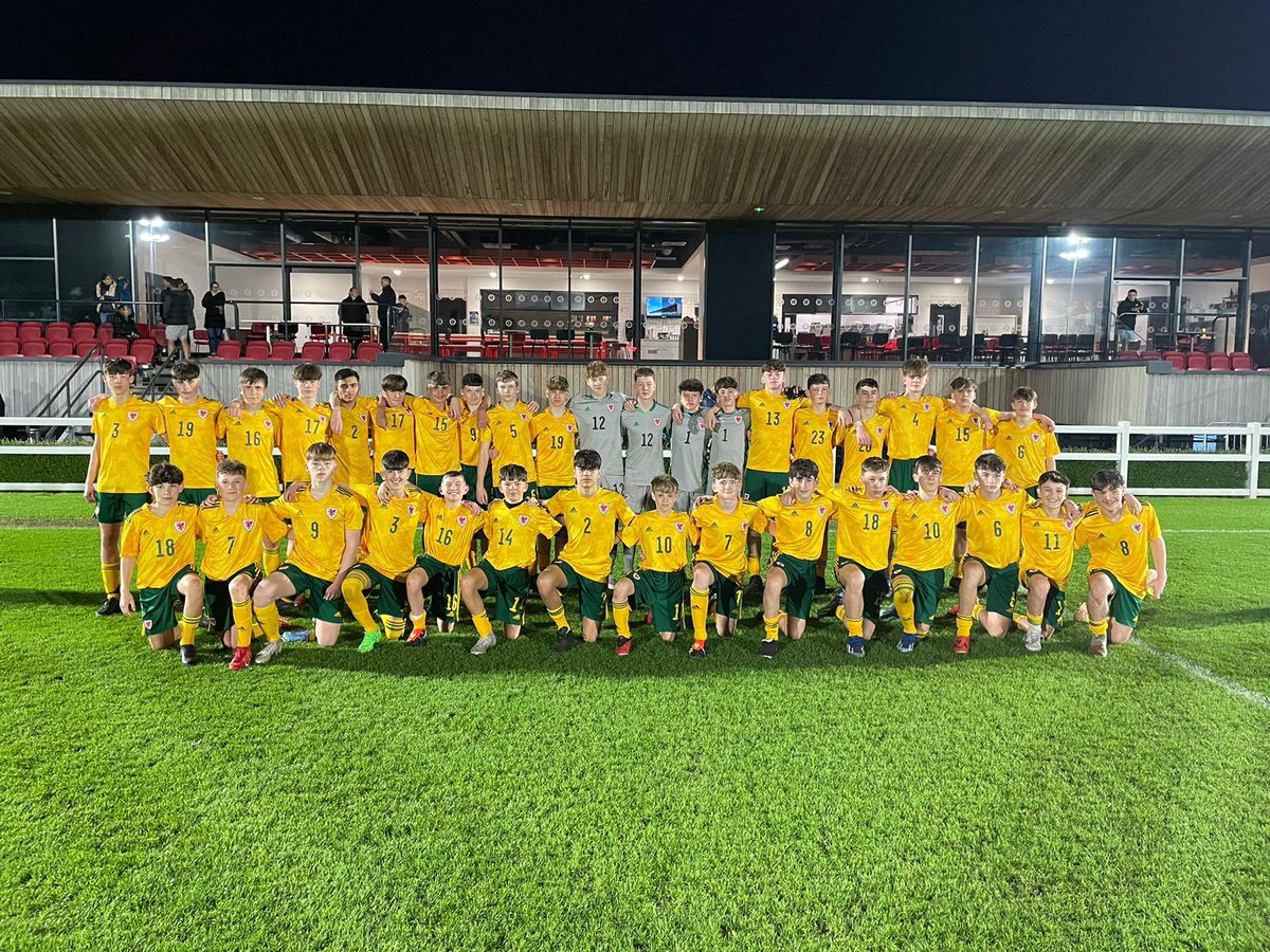 FAW National Academi 2009 & 2010 representative squads played against Bristol City Academy yesterday in what was a thrilling fixture. Well done to all involved and thank you to @BristolCityAcad for hosting us. #Pathway 🏴󠁧󠁢󠁷󠁬󠁳󠁿 ⚽️