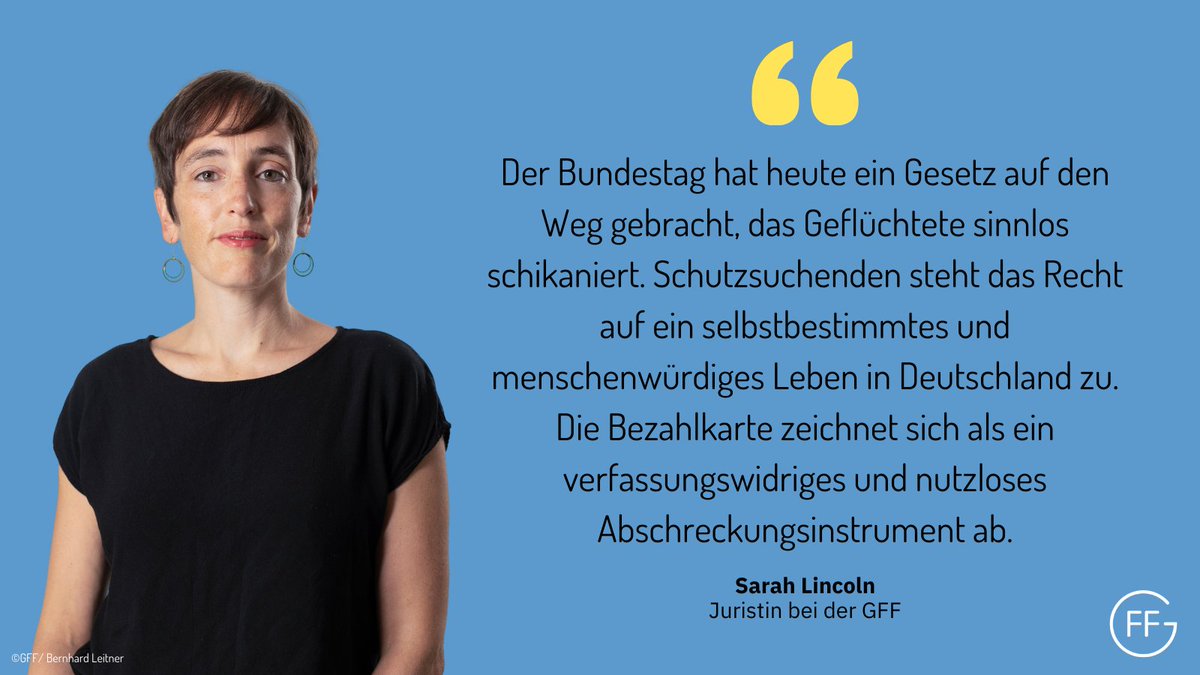 Der @Bundestag beschließt ein Gesetz zur #Bezahlkarte für Geflüchtete. Damit wird massiv in die Selbstbestimmung von Schutzsuchenden eingegriffen. Außerdem ist zweifelhaft, ob die Bedarfe für ein menschenwürdiges Existenzminimum noch gedeckt werden können 🧵.