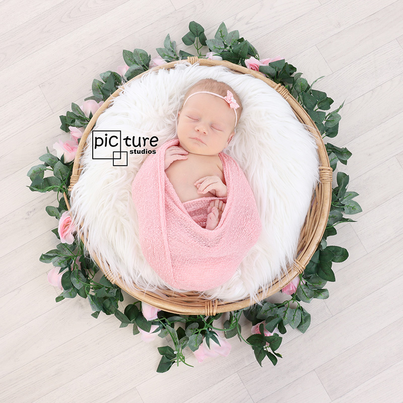 Welcome to the world little one 🩷
.
.
.
.
.
.
#picturestudios #picturestudioslowestoft #photography #photographers #suffolkphotographer #maternityphotography #newbornphotography #family #children #familyphotography