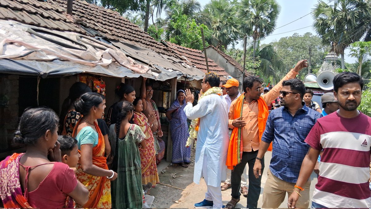 বাগনান বিধানসভার ৩ নং মন্ডলের শরৎ ও ওরফুলি অঞ্চলের বিভিন্ন বুথে জনসংযোগ।
#Vote4BJP #AbkiBarModiSarkar #AbkiBaar400Paar #vote4arunudaypaulchowdhury