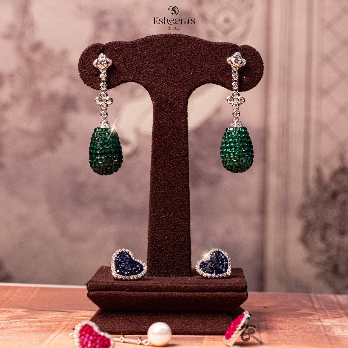 Bring a majestic flair to your accessories with the exquisite designs from Ksheera’s Jewelry!

#ksheeras #jewellery #jewelry #cocktailjewellery #partywear #jewelryaddict #jewelery #trending #trendingnow #trendingfashion #earrings #earringsoftheday #earringsofinstagram