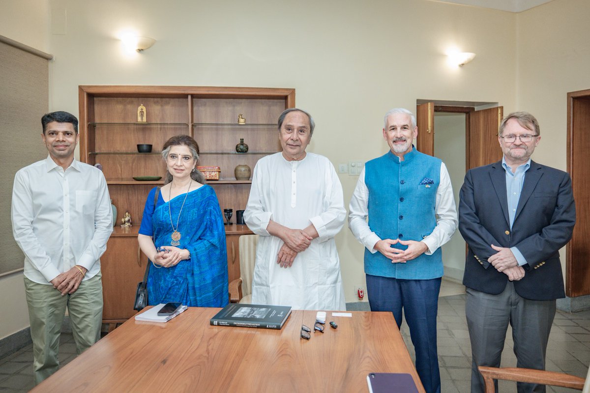 #UNRC🇺🇳🇮🇳 visited Odisha last week to recognise the strong partnership for #SDGs between #TeamUNIndia & the Government of Odisha. @ShombiSharp met Chief Minister @Naveen_Odisha & Mr. VK Pandian, Chair 5T & Nabin Odisha, and applauded Odisha’s achievements for planet & people