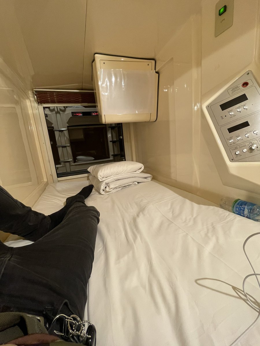 R1127mzee's tweet photo. ヤベーよ
会社がホテル一日取れてなくて
急遽カプセル
ケミーょ
ケミーケミ〜ヤミーヤミ〜 https://t.co/5mZKoNfGQp