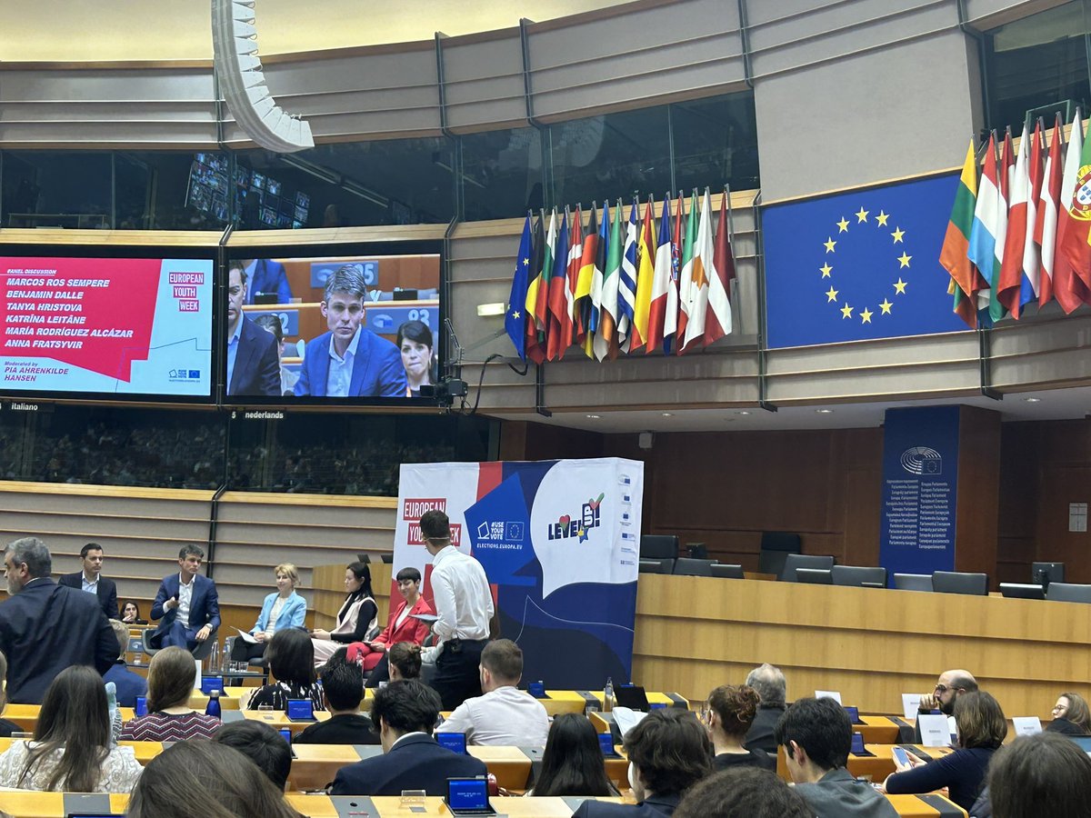 Panel at EU Youth Week: @dalle_benjamin calls for Children’s Rights and Youth Work Policy to be developed together across Europe. @NIYF