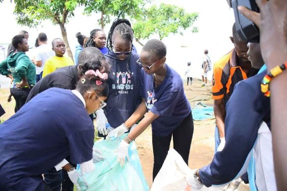 LetsDoItKenya's tweet photo. Women remain at the forefront of the fight against climate change, leading prevention, mitigation and adaptation efforts around the world.
#LetLakeVictoriaBreatheAgain #climatechange #womeninenvironment #worldcleanup #letsdoit🇰🇪🇰🇪 🇰🇪
@LetsDoItWorld
@PauletteRahmina https://t.co/UUqlK32XUR