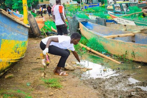 LetsDoItKenya's tweet photo. Women remain at the forefront of the fight against climate change, leading prevention, mitigation and adaptation efforts around the world.
#LetLakeVictoriaBreatheAgain #climatechange #womeninenvironment #worldcleanup #letsdoit🇰🇪🇰🇪 🇰🇪
@LetsDoItWorld
@PauletteRahmina https://t.co/UUqlK32XUR