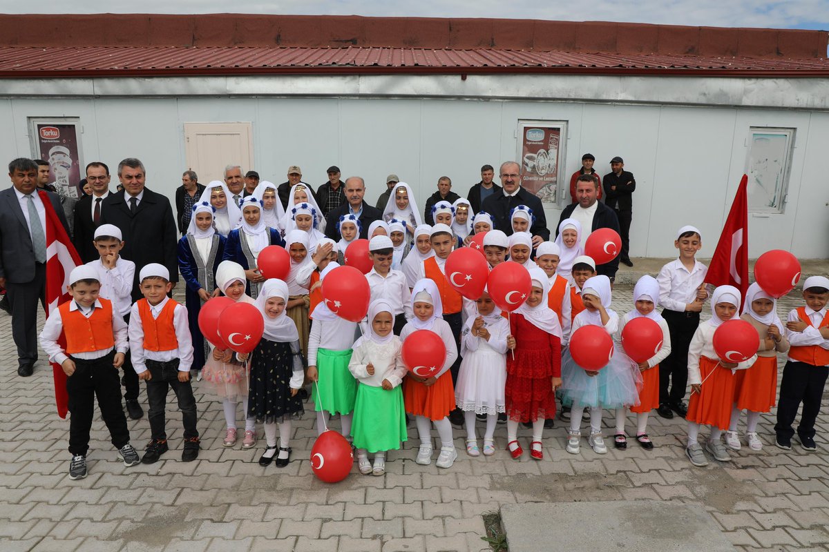 📍Elazığ Aşağıdemirtaş Geçici Konaklama Merkezi Valimiz Sn. Doç. Dr. Ömer Toraman, Göç İdaresi Başkanımız Sn. Atilla Toros ve İl Protokolü ile birlikte; Sayın Cumhurbaşkanımızın talimatlarıyla Ukrayna'daki savaş bölgesinden tahliye edilerek Elazığ'da bulunan geçici konaklama