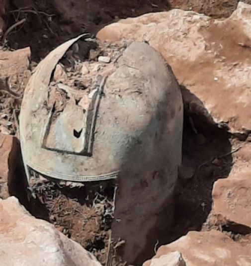 For #FindsFriday a new discovery: Greek-Illyrian helmet unearthed in Pelješac, Croatia. 👉thedubrovniktimes.com/news/dubrovnik…
