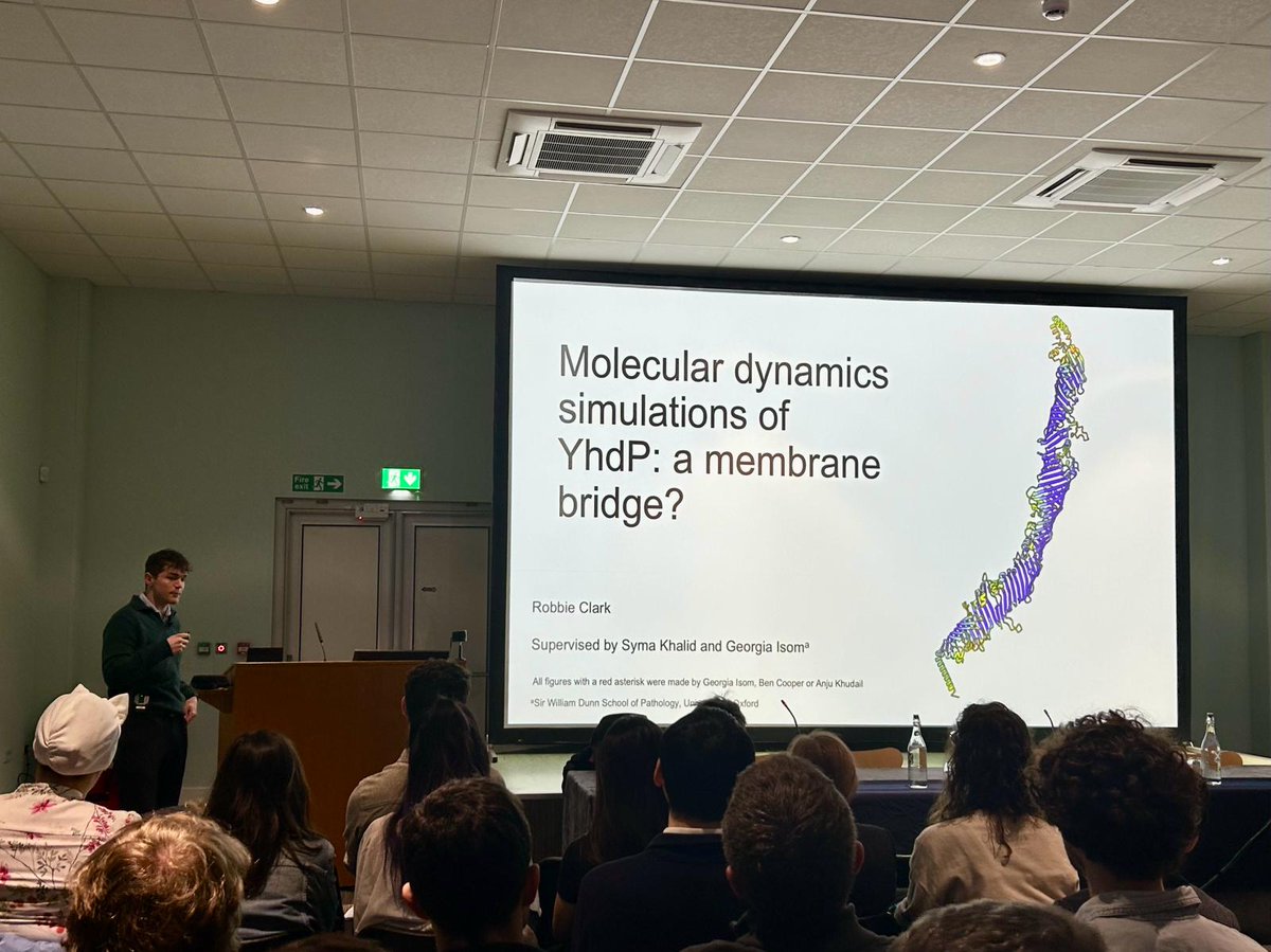 SKhalidLab's tweet image. Supporting our very own Robbie (@omp_____ ) who is representing our group at the @BiochemOxford Annual Recess!