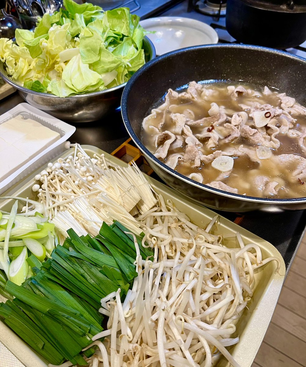 野菜入れて食べてくださいね
8時にもどります　　母より
✧.｡.:*
きょうもつくりおき✨
もつ鍋風豚キャベツ鍋
きゅうりのゆかり和え
#家庭料理　#自炊　#料理記録
#おうちごはん #homecooking