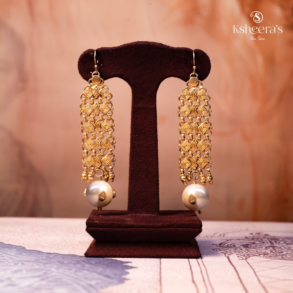 At Ksheera’s Jewelry, each pair of earrings is a whispered sonnet, a testament to timeless beauty.

Your personal ode to beauty, a celebration of the exquisite and the eternal.

#ksheeras #jewelry #cocktailjewellery #partywear #earrings #earringsoftheday #earringsofinstagram