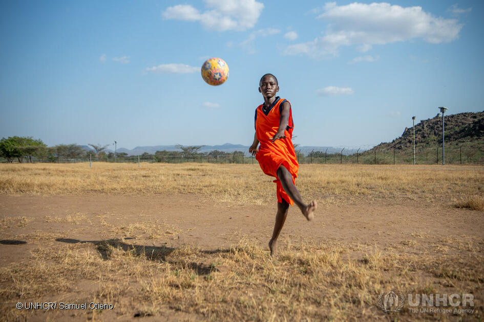 Anyone else got that #FridayFeeling? UNHCR believes that sport can have a transformational impact on young refugees. For Sudanese refugee Malka Kalo in Kakuma refugee camp, football talent and education could unlock doors for her future 💫