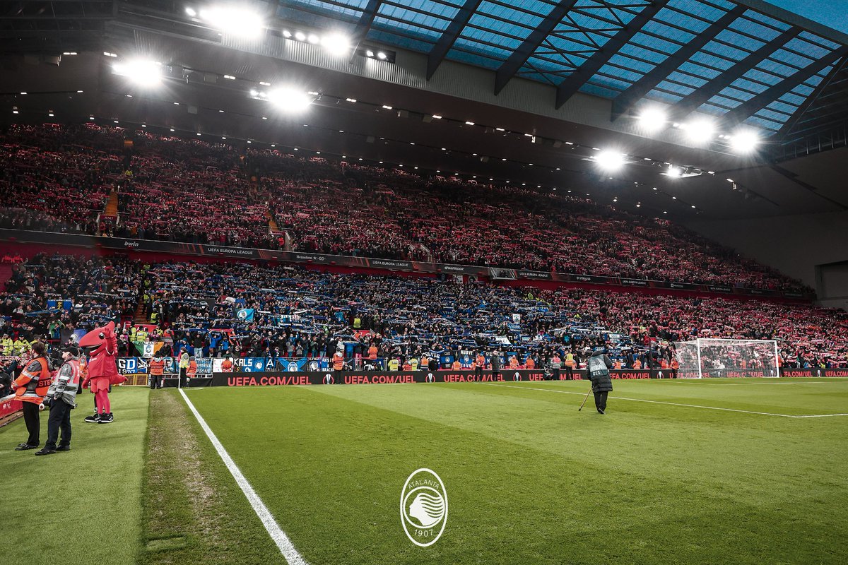 Spettacolo nerazzurro ad Anfield 🤩🖤💙 What an amazing support at Anfield 🫶 #LiverpoolAtalanta #UEL #GoAtalantaGo ⚫️🔵