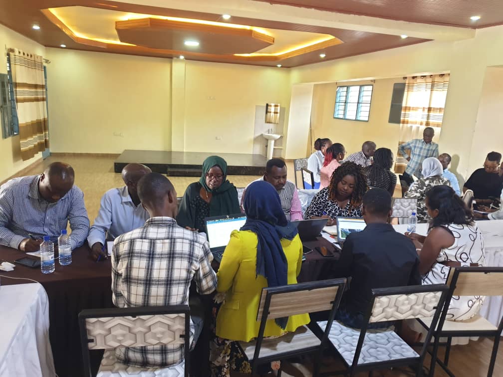 Ce 11 Avril au #CML <a href="/paxpressrwanda/">PAX PRESS RWANDA</a> et <a href="/RcnRwanda/">RCN Justice & Démocratie, Rwanda</a> ont tenu un atelier d'information sur l'affaire #NKUNDUWIMYE en cours devant la Cour d'assises de Bruxelles depuis le 8 Avril, qui a regroupé des journalistes couvrant les questions de justice. <a href="/BelgiumRwanda/">Embassy of Belgium in Rwanda</a> <a href="/ambafrancerwa/">Ambassade de France au Rwanda 🇫🇷🇪🇺</a> #DGD