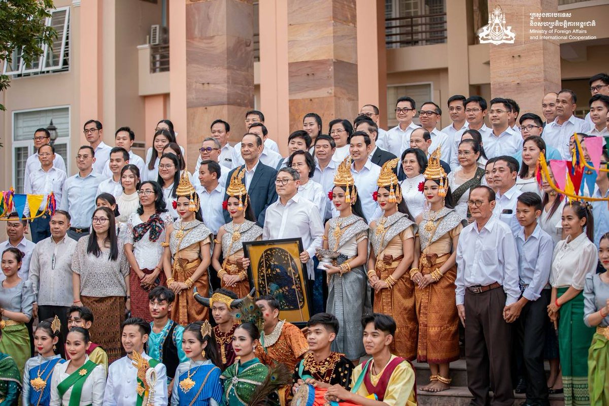 Cambodia's Ministry of Foreign Affairs and International Cooperation holds a blessing ceremony to celebrate Khmer New Year.

To read more, visit- thebettercambodia.com/cambodia-initi… 

#Cambodia #KhmerNewYear #BlessingCeremony #ForeignAffairs #CulturalCelebration #TheBetterCambodia #Cambodia