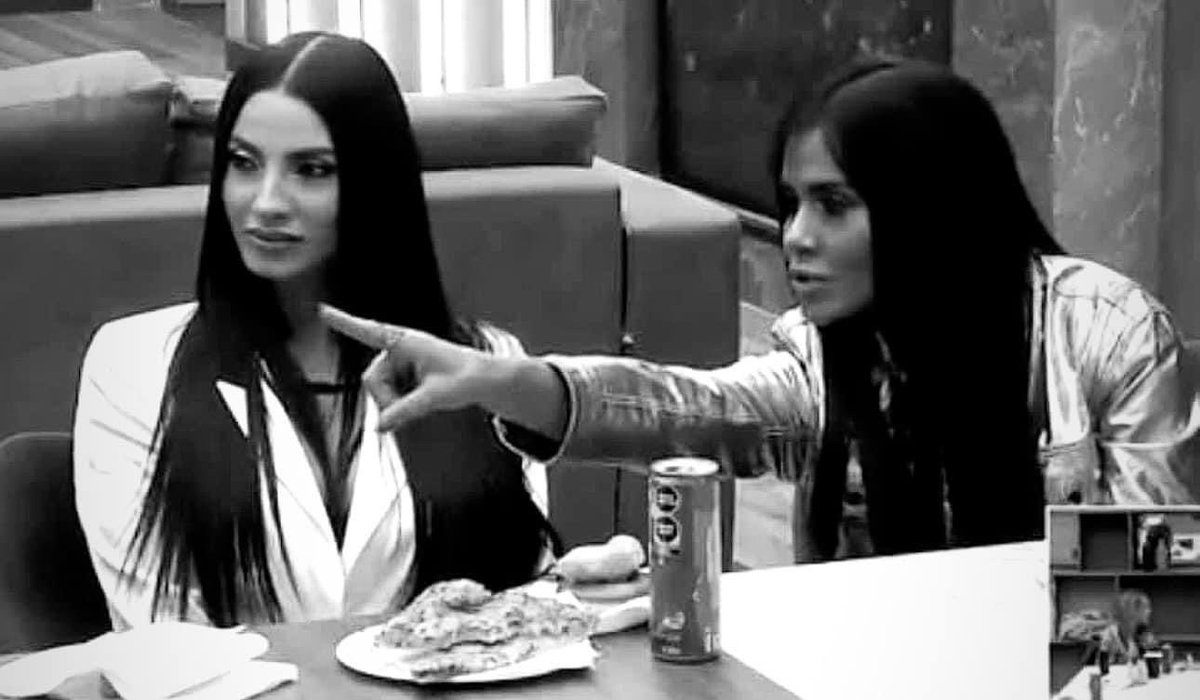 EpyJoel's tweet image. MP: Mamita; ¿ves aquella puerta al fondo? 

Patricia: 🤔

MP: Por allí es que te toca irte el lunes… 🤣
#LCDF4 #LCDLF4