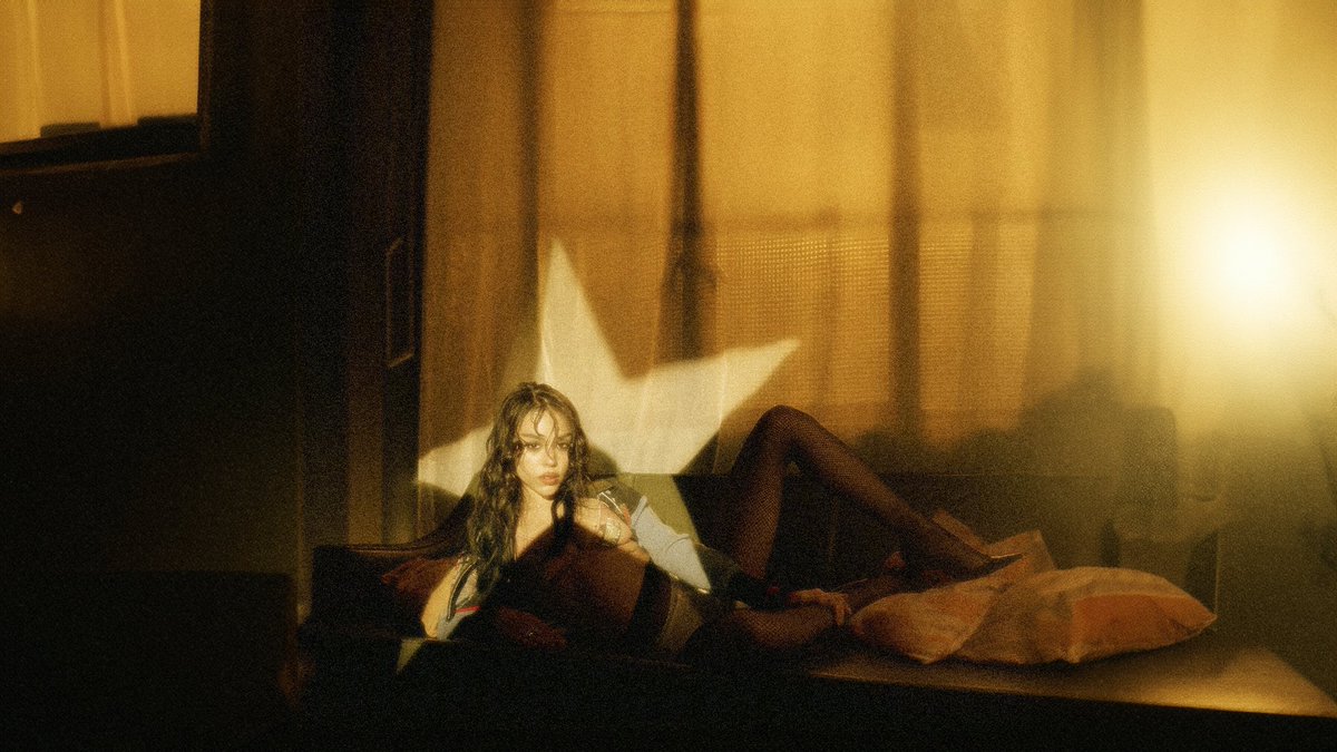 T3NEMOSQHABLAR's tweet image. qpdo con el nuevo álbum de @dannajustdanna por qué es tan increíble estoy que exploto de XT4S1S.