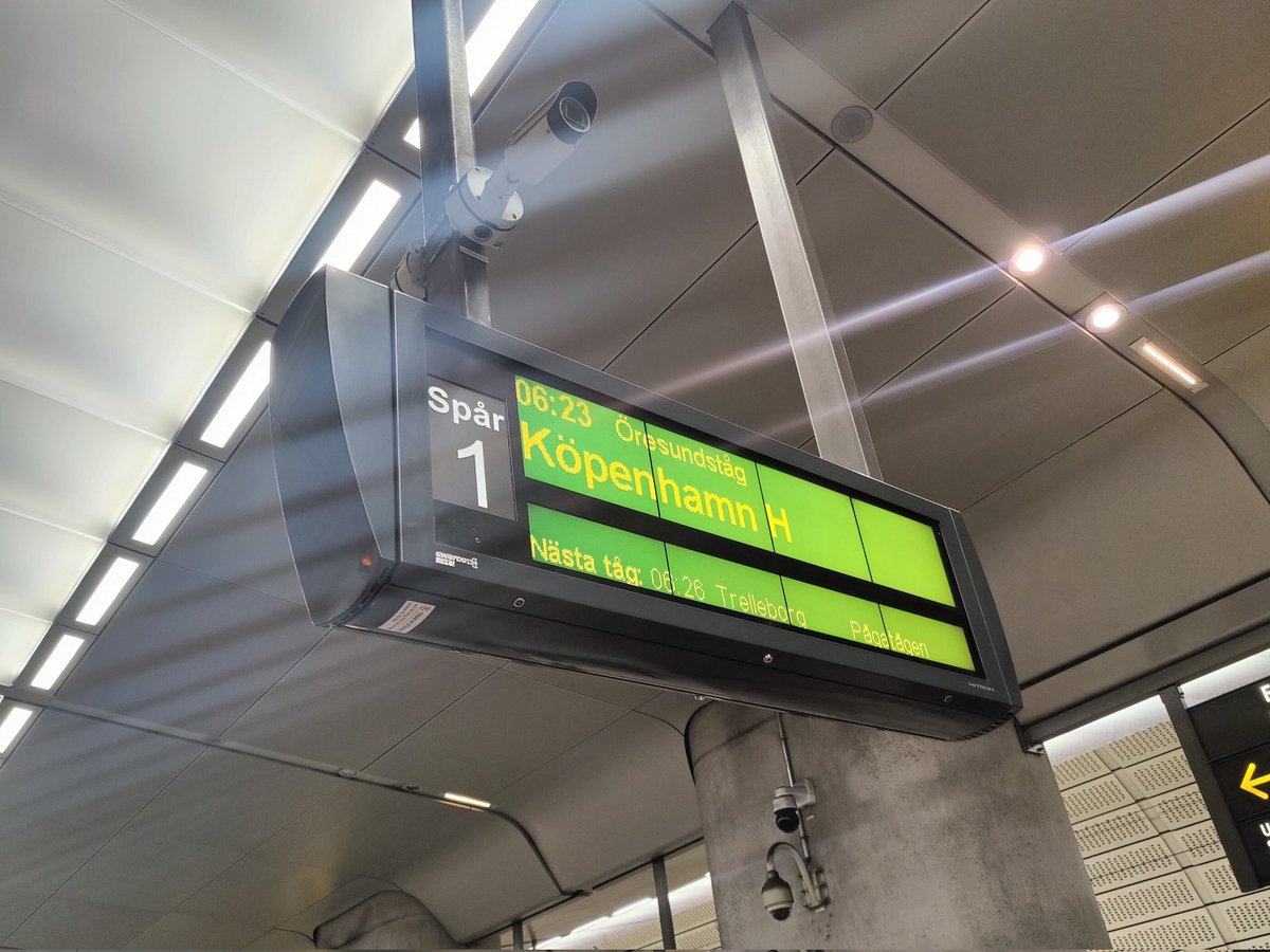 arturo182's tweet photo. #HackadayBerlin trip begins! https://t.co/KmG3WxrY2g