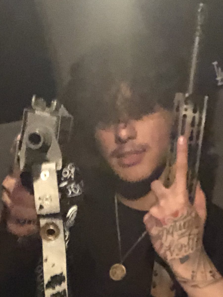 Trapstarr_E's tweet photo. Oh yeah here’s a Mac-11 didn’t get to develop a relationship for it since around this time I was strictly plugging it and wanted to flip blicks too so I sold this and the Taurus G3c but that’s all(ignore the stick that’s for next post on this thread) https://t.co/cCymXWh9rW