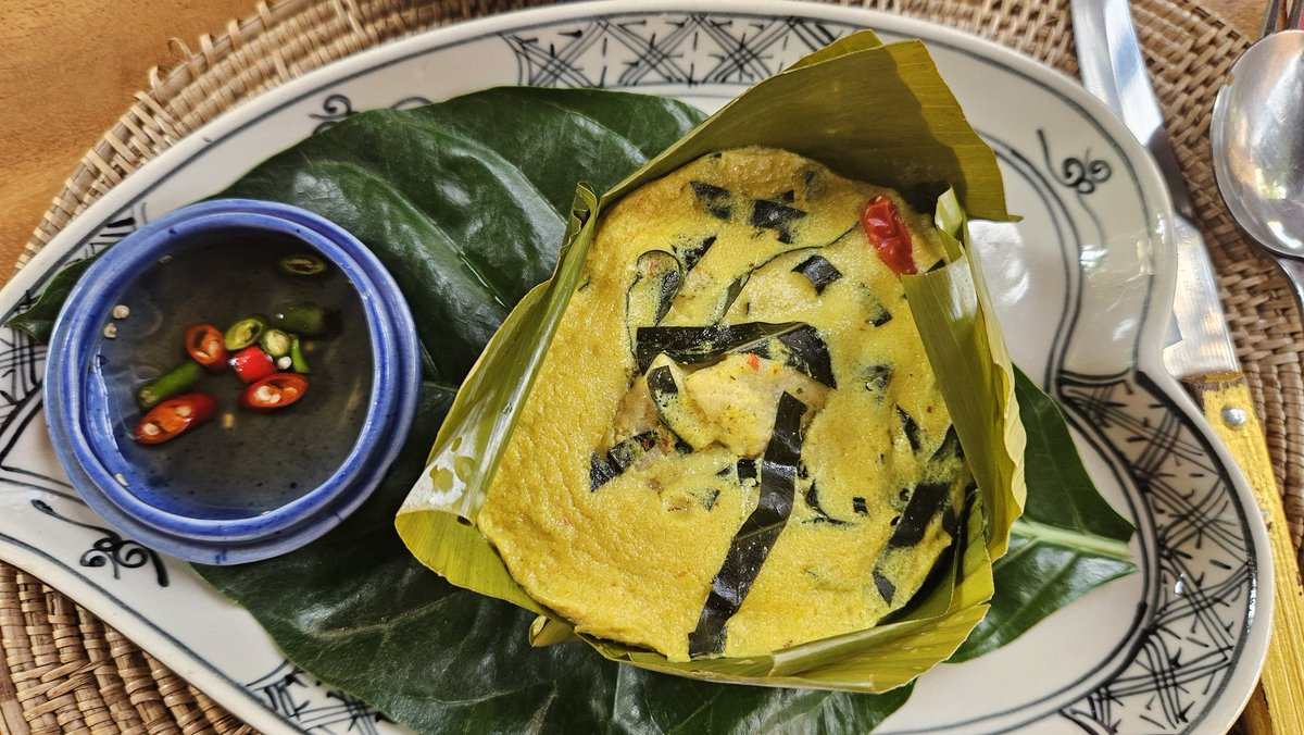 Cooking class of the Khmer cuisine in Pinak Pou restaurant with great chef Mengly. Pomelo salad with prawns and fish amok. Super tasty and interesting 😋