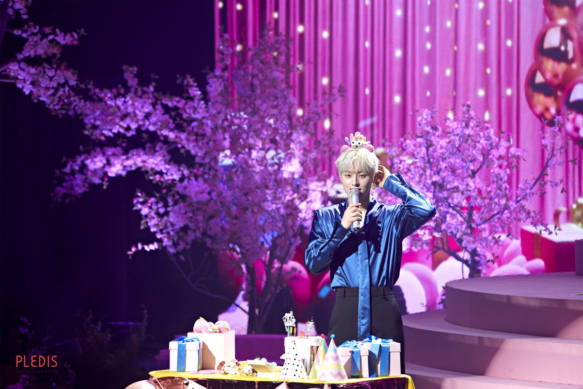 황민현 팬미팅 <도원결의> 비하인드
📷 More photos @ weverse.io/hwangminhyun/m…

#황민현 #HWANGMINHYUN
#도원결의 #ThePeachGarden