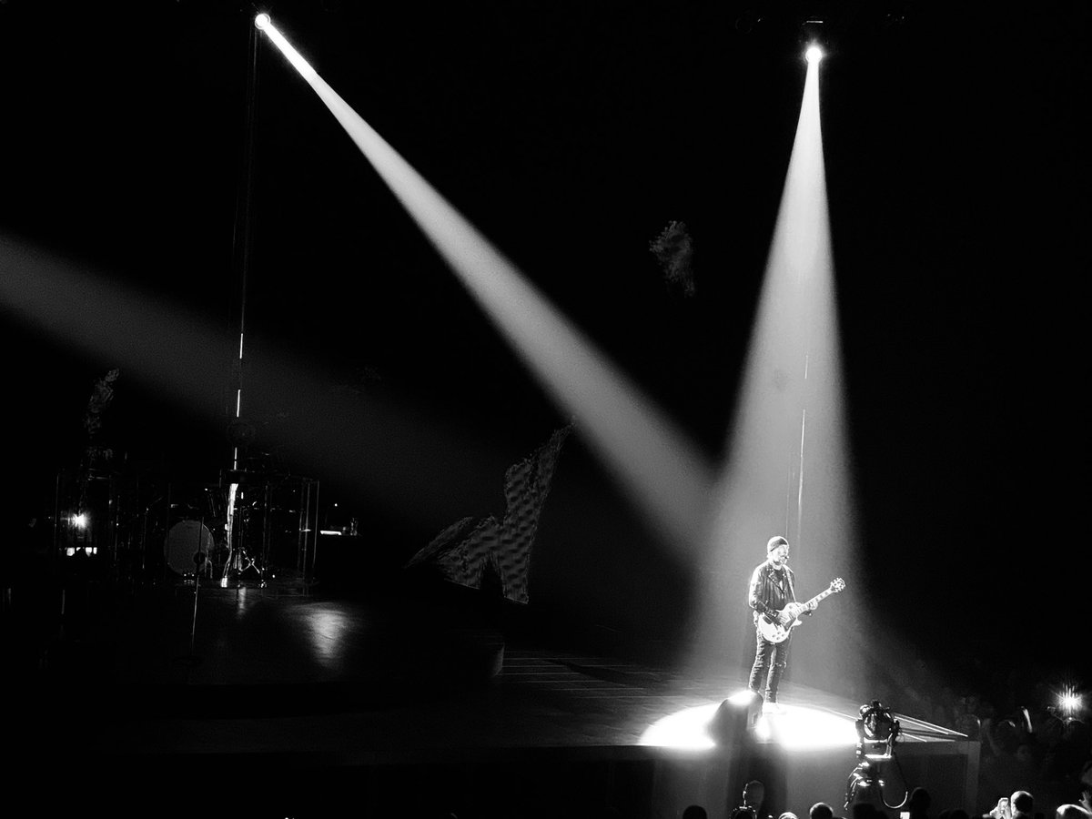 GCGmediatech's tweet image. thank you @U2 @OfficialBono for a magical night, building new memories and remembering fun times with your music @SphereVegas #shotoniphone @Apple