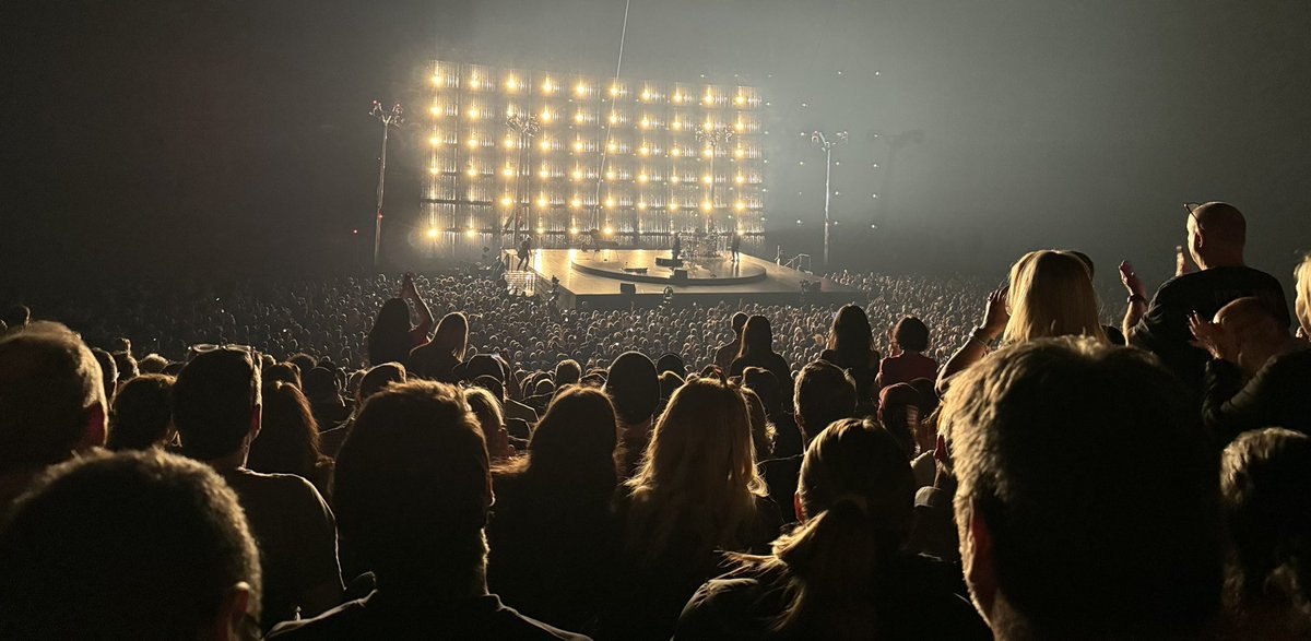 GCGmediatech's tweet image. thank you @U2 @OfficialBono for a magical night, building new memories and remembering fun times with your music @SphereVegas #shotoniphone @Apple