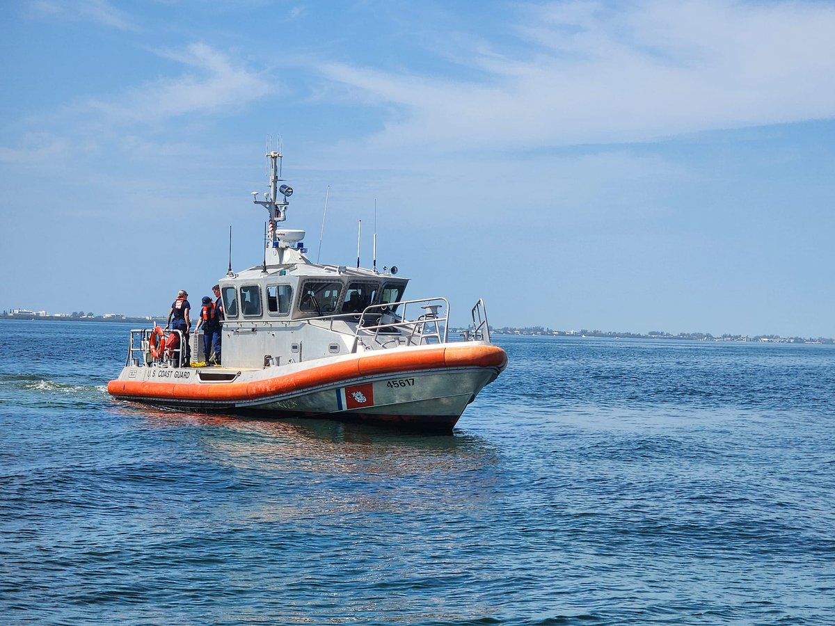 Are you prepared for the coming warmer weather? Auxiliarists across the country train year round alongside one another and their active duty counterparts to ensure they are capable of maintaining water safety for their communities. 📸 U.S. Coast Guard Auxiliary 81 Manatee