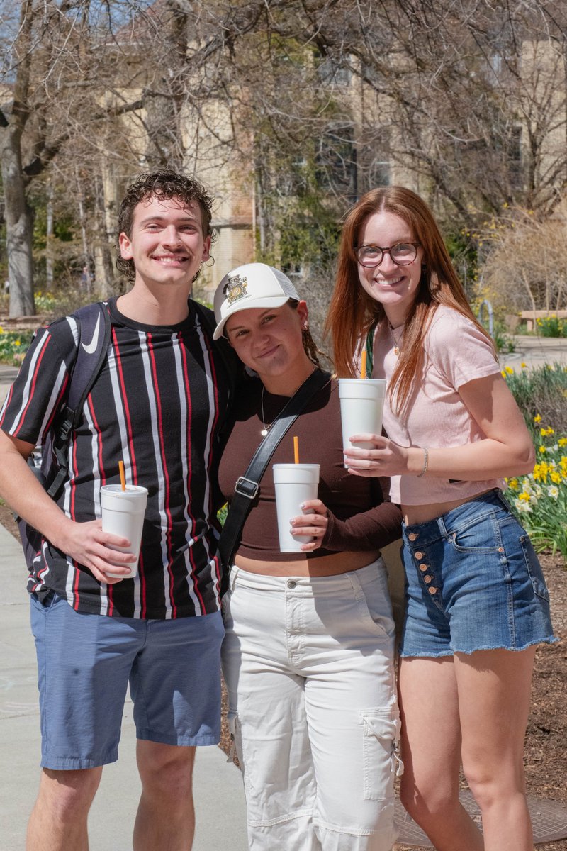 This is what vibing at the student startup farmers market looks like ---> #farmersmarket #usuaggielife #utahstateuniversity