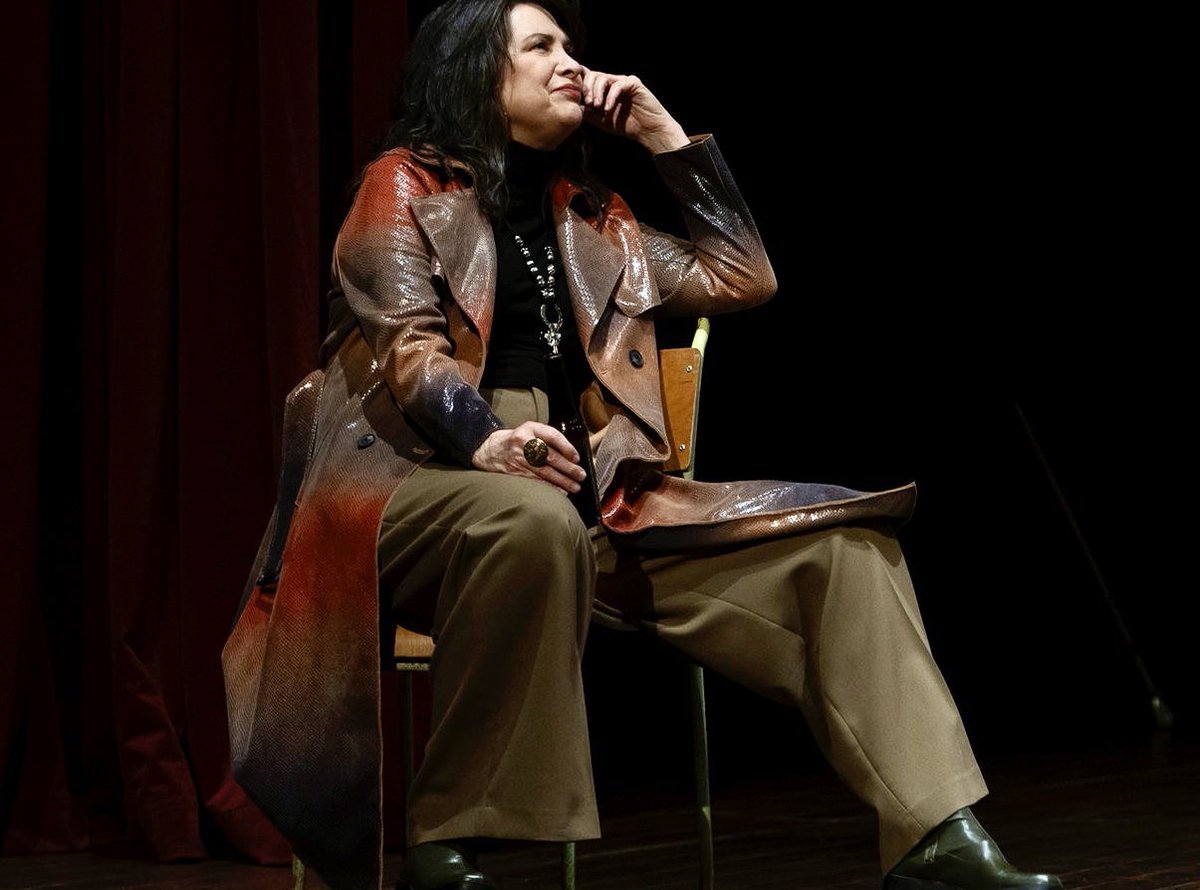 FreakyRabe's tweet image. The daddy energy in this picture is crazy and I love it! 🥵🥵🥵