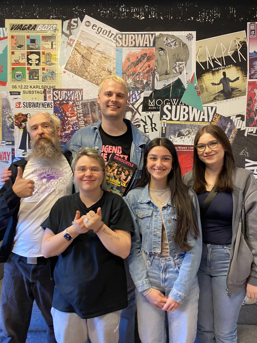 GoerkeAxel's tweet photo. Nächstes #ernschtle Interview, dieses Mal mit der Punkband Team Scheiße im #substage Coole Truppe, cooles Konzert✌🏼#twlz https://t.co/43ZaglZYPW