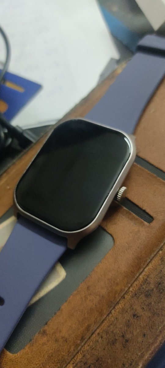 princedv17's tweet photo. @fireboltt__   fireboltt switching on problem. I had purchased it  from Flipkart and received faulty display watch...and there's customer service wing is not responsing at all https://t.co/OJSaDrOuFa