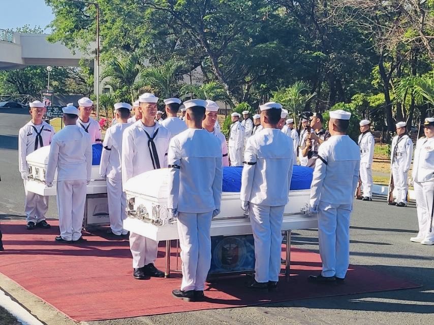 LOOK: The PH Navy renders arrival honors to pay tribute to Lt. Jan Kyle Borres and Ens Izzah Leonah Taccad, the two pilots who died when their helicopter crashed in Cavite City on April 11. Their remains were brought to the Libingan ng mga Bayani on Friday. @ABSCBNNews