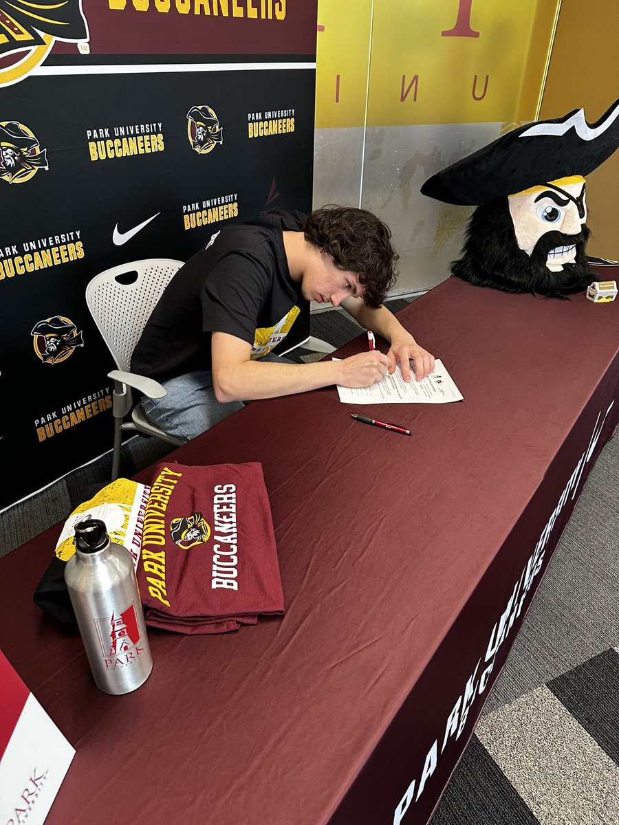 zy_fuentes's tweet photo. I’m excited to announce my commitment and continue my basketball journey at Park University!! Thank you @park_mbb @Gstubbs42 @jneal_coach @DRidgeBBall https://t.co/GbB8ELkpdo