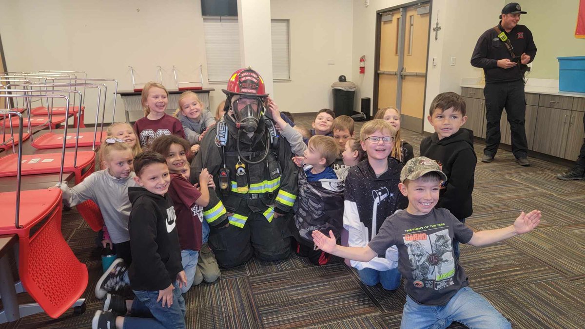 RockyFordFD's tweet photo. So how do you host an amazing class?  By making it an amazing visit with a Dalmatian, bouncy house, and playing with fire trucks!!  Thank you Swink first grade glass and teachers for making our day a great one! We hope we returned the favor😎 https://t.co/pNkcERRoBp