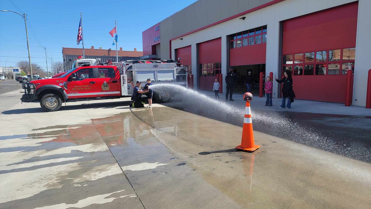 RockyFordFD's tweet photo. So how do you host an amazing class?  By making it an amazing visit with a Dalmatian, bouncy house, and playing with fire trucks!!  Thank you Swink first grade glass and teachers for making our day a great one! We hope we returned the favor😎 https://t.co/pNkcERRoBp