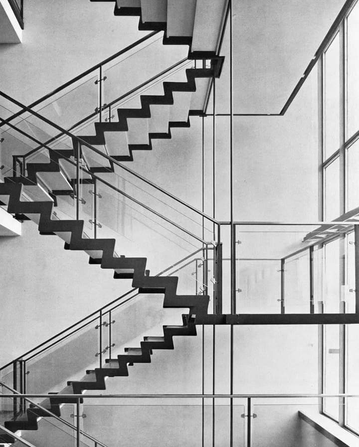 Escalera. Ayuntamiento de Rodovre 1955 Copenhague Arne Jacobsen... #architecture #arquitectura #interior #ArneJacobsen #Jacobsen