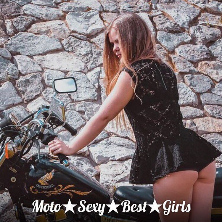 Chicas y motos... #BikerGirl