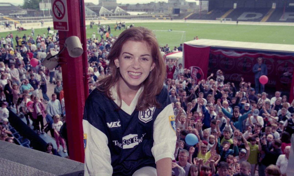 How did Isla Fisher end up in Dundee FC strip in front of 3,000 fans at Dens Park open day? dlvr.it/T5PJCX