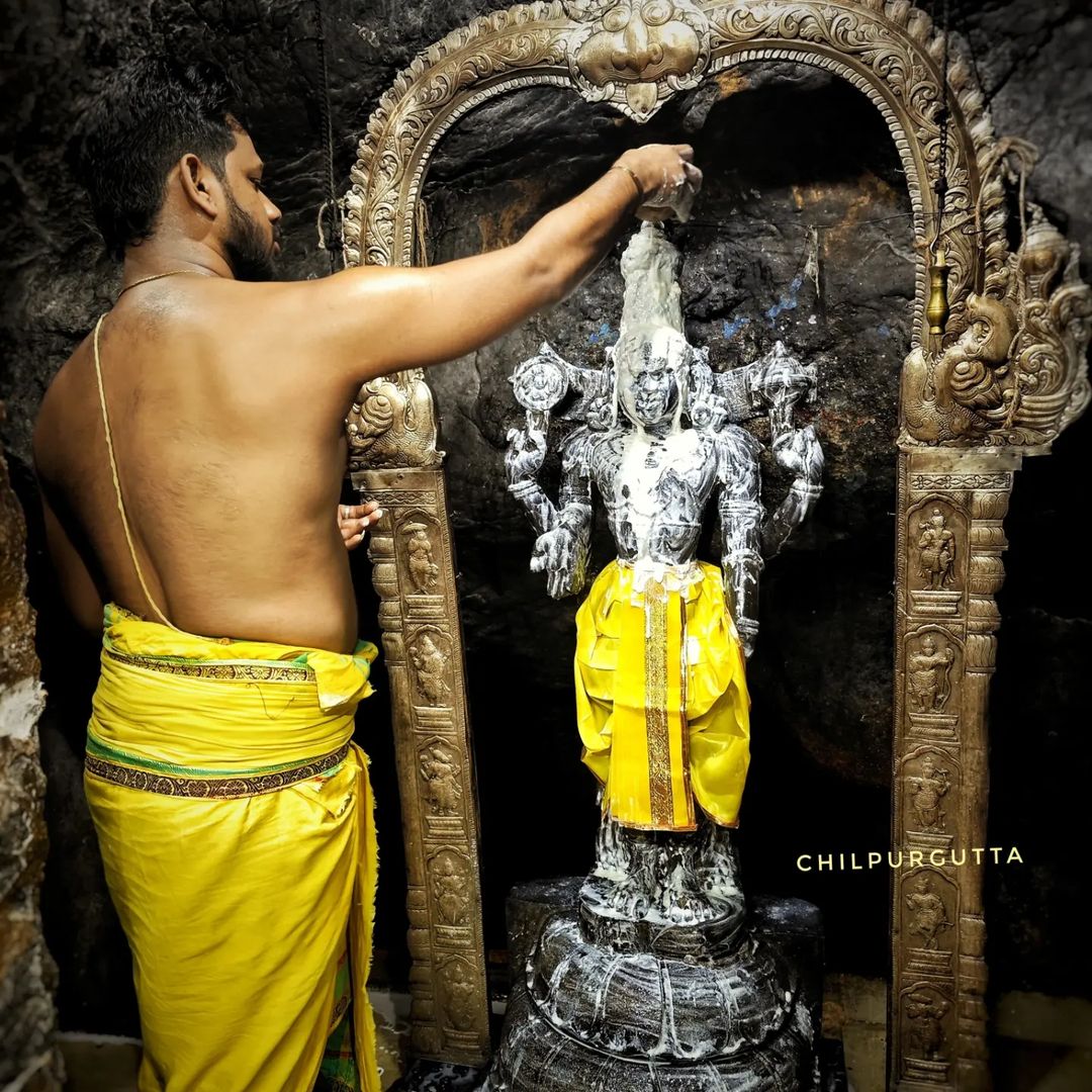 HiWarangal's tweet photo. Chilpur Shri Venkateshwara Swamy Temple ⛩️🕉️🌺🙏
#Chilpur #BalajiTemple #Warangal #CulturalHeritage #Ghanpur
#WarangalTemples 🇮🇳 https://t.co/DHo6O9hrVk
