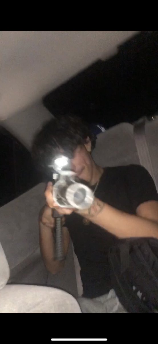 Trapstarr_E's tweet photo. Oouu and now to the present day all im left with is a stick🫶🏽 I swear when I had my other blicks I told people that I’m tired of these lil ass guns I want a AR and now I got it😂 gonna be keeping this fs idc this my baby https://t.co/lSU0muR7MM