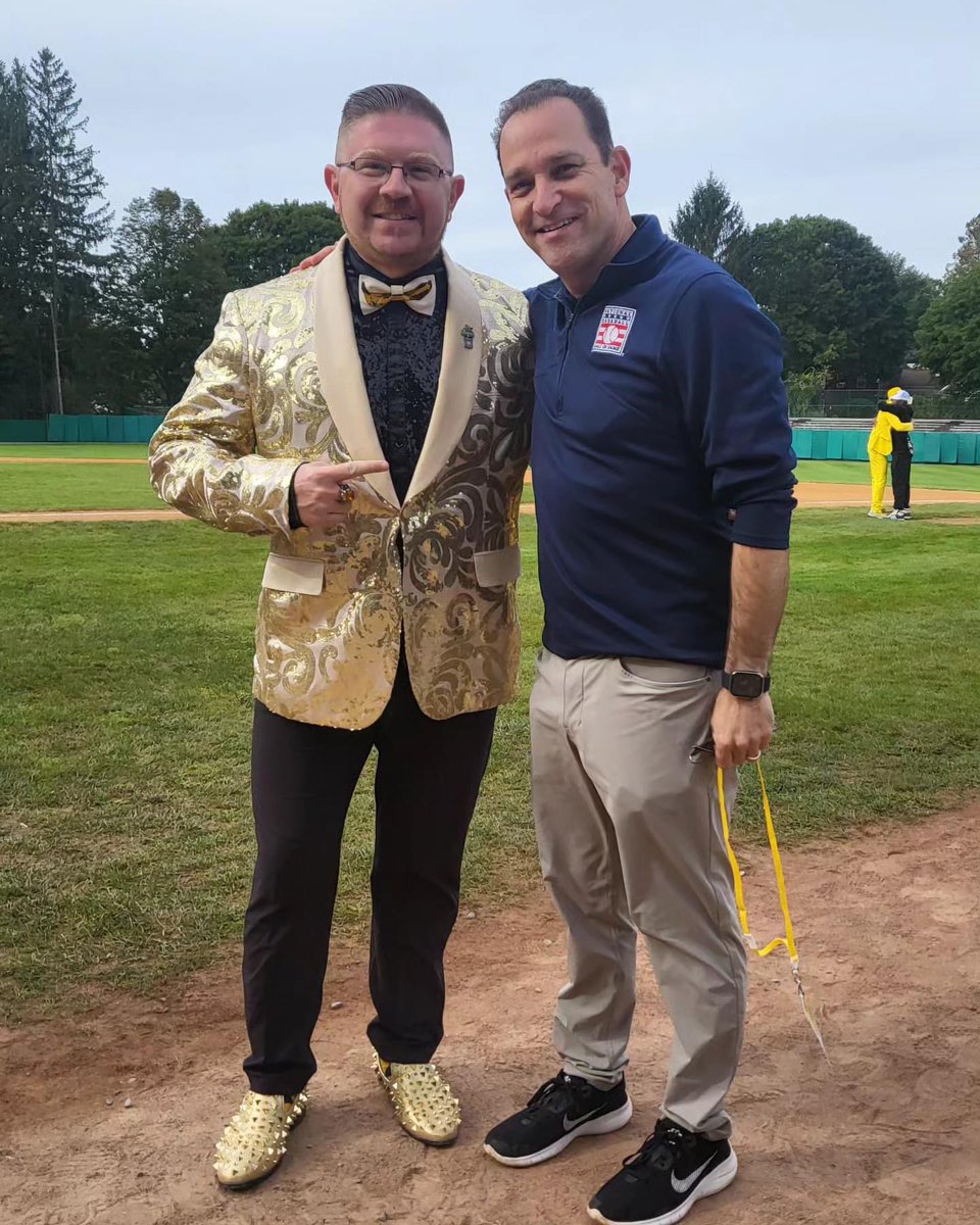 I got to meet @HOFprez last year at the unveiling of @TheSavBananas exhibit at the @baseballhall , and it was a highlight of the trip. This was an EXCELLENT episode of @BaseballBucket that I highly recommend!