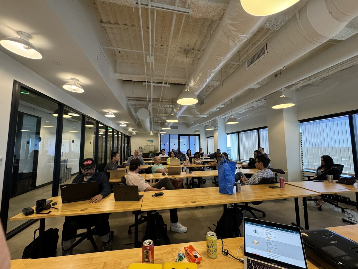 UscBruin's tweet image. Love meeting with gustomers, other founders, and investors!  

Excited about #irvinetechweek next week!  @ArdiusTech @GustoHQ @serviceMob_Inc #Cstream @gumshoeventures