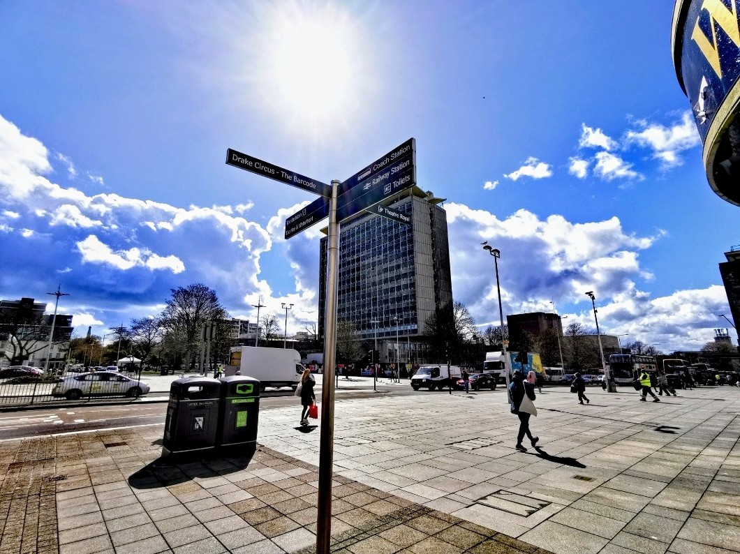 Fingerpost Friday ...when the sky was blue. Here's hoping it will soon return #FingerpostFriday #Plymouth @CivicCentrePL1