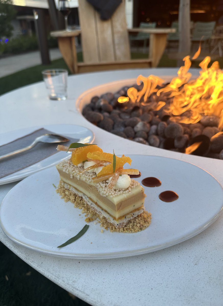 Sunshine. Firepits. Rombauer & Desserts…
Easiest way to this girls 🩵 
(and 💦🫢)