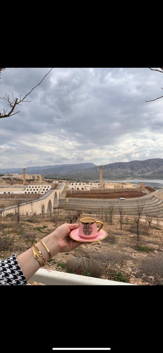 Hasankeyf tarih kokan gecerken ☕️ içelim dedik yakın olan ve gerçekten evli cocuklu olan bir aileyle tanışabiliriz ❤️
