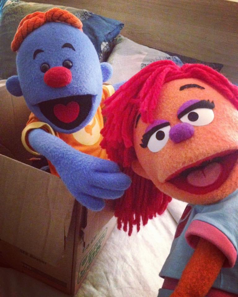 needlz_skratch's tweet photo. Having some fun with our imagination  box. #needlzandskratch #puppets #kidsshow https://t.co/etxk4jpH32