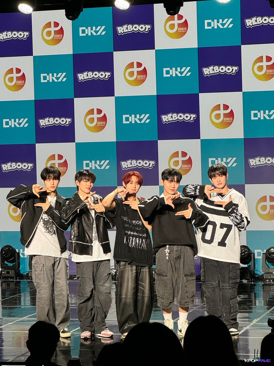 KPOPFAVE_'s tweet photo. [240412] Hello, DONG-ARI! 💜 We're at @dkz_dy's media showcase for their 2nd Mini Album #REBOOT taking place in Seoul right now and here's #DKZ posing for the photo! 🫶 #디케이지 #DKZ_COMEBACK_REBOOT https://t.co/ymxNMchET7