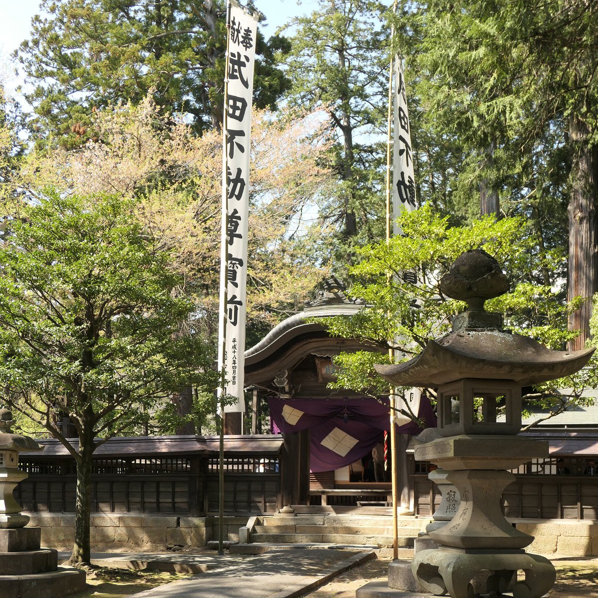 恵林寺参詣。今日は明王殿が開く日。明王殿の武田不動尊扁額の素晴らしさ、皆さんにも知っていただきたいものです。もちろん、明王殿内で不動尊に、奥の信玄公墓にもしっかりお参りして参りました。